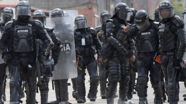 Policía antimotines en Colombia